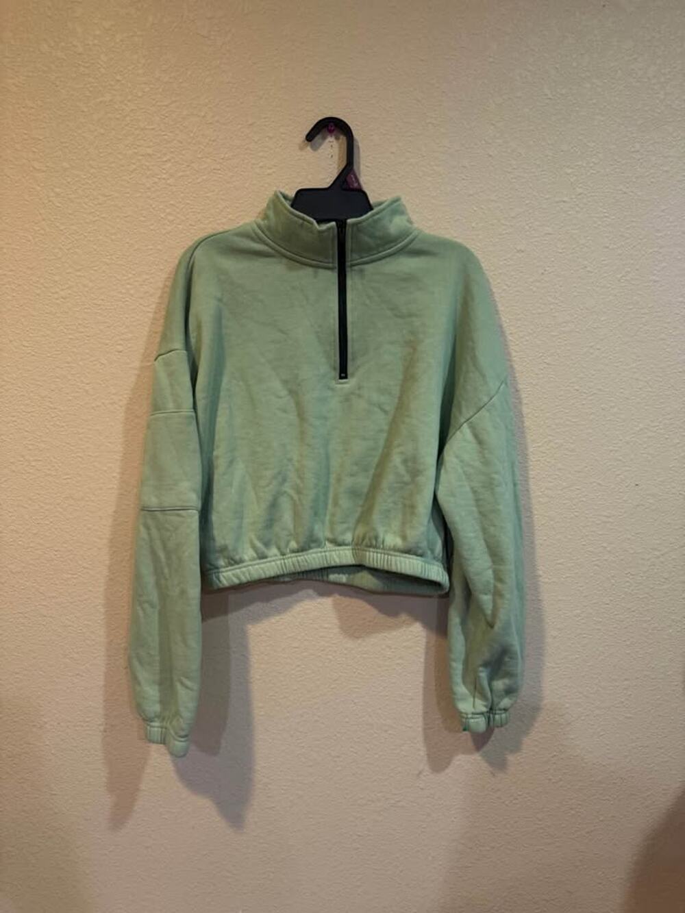 Forever 21 Quarter-Zip Cropped Sweatshirt Size Medium